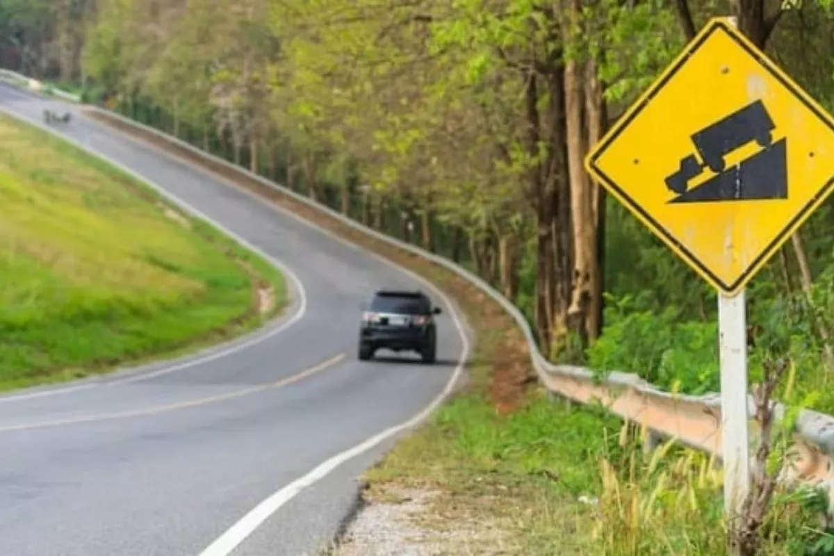 Tips Aman Mengemudi di Jalan Menanjak dan Menurun Saat Liburan