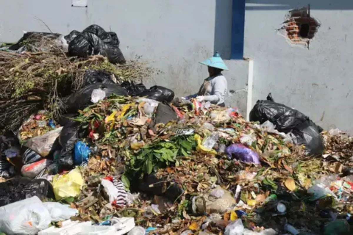 Pemerintah Olah Gunungan Sampah TPA Jadi BBM Terbarukan