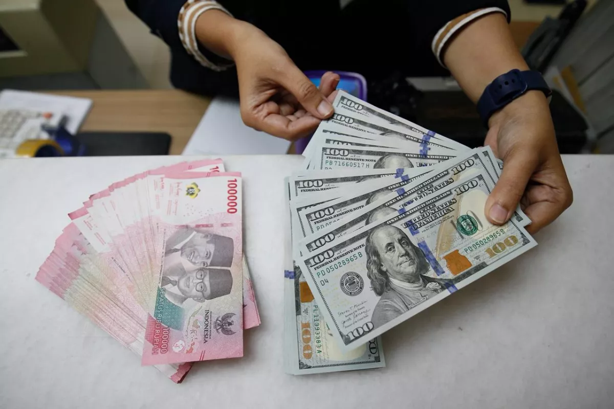 Rupiah Diproyeksi Menguat ke Rp17.800–Rp17.860 per Dolar AS 30 Juni 2026