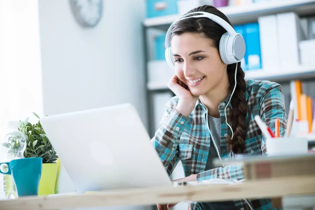 Menemukan Ketenangan: Kurasi Musik Ambient untuk Bekerja Fokus
