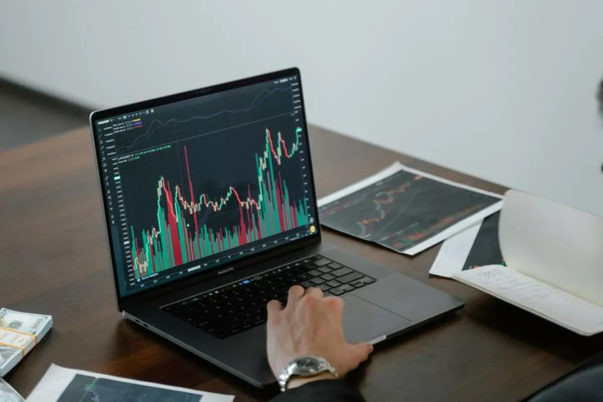 IHSG Menanjak Tipis, Cek Rekomendasi ADRO hingga RAJA Hari Ini