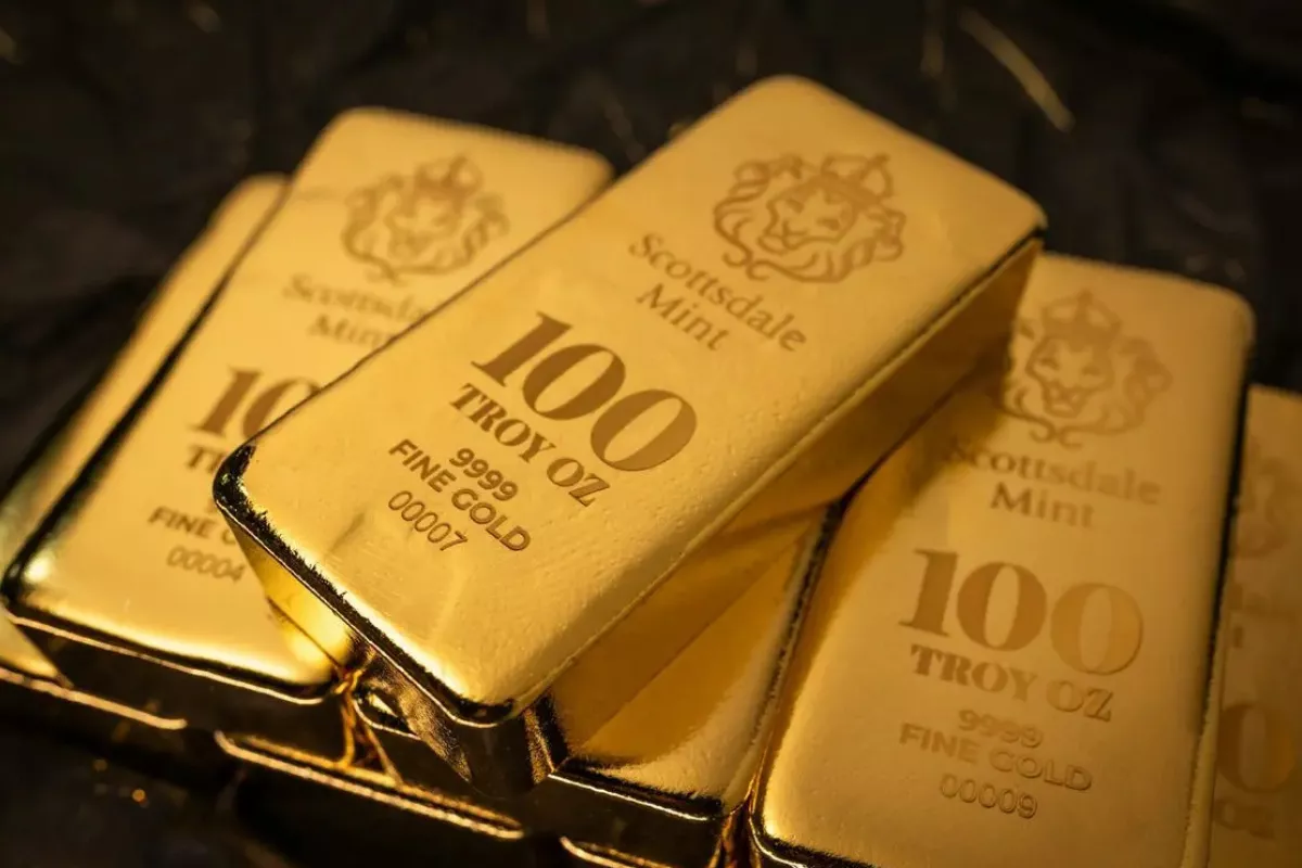 Harga Emas Antam serta UBS Melorot pada Perdagangan 19 Mei 2026