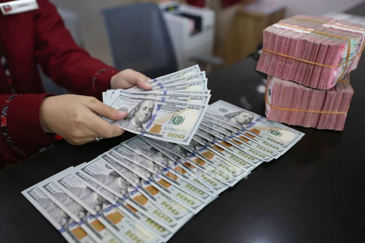 Rupiah Hari Ini Diprediksi Melemah di Kisaran Rp18.060 sampai Rp18.110