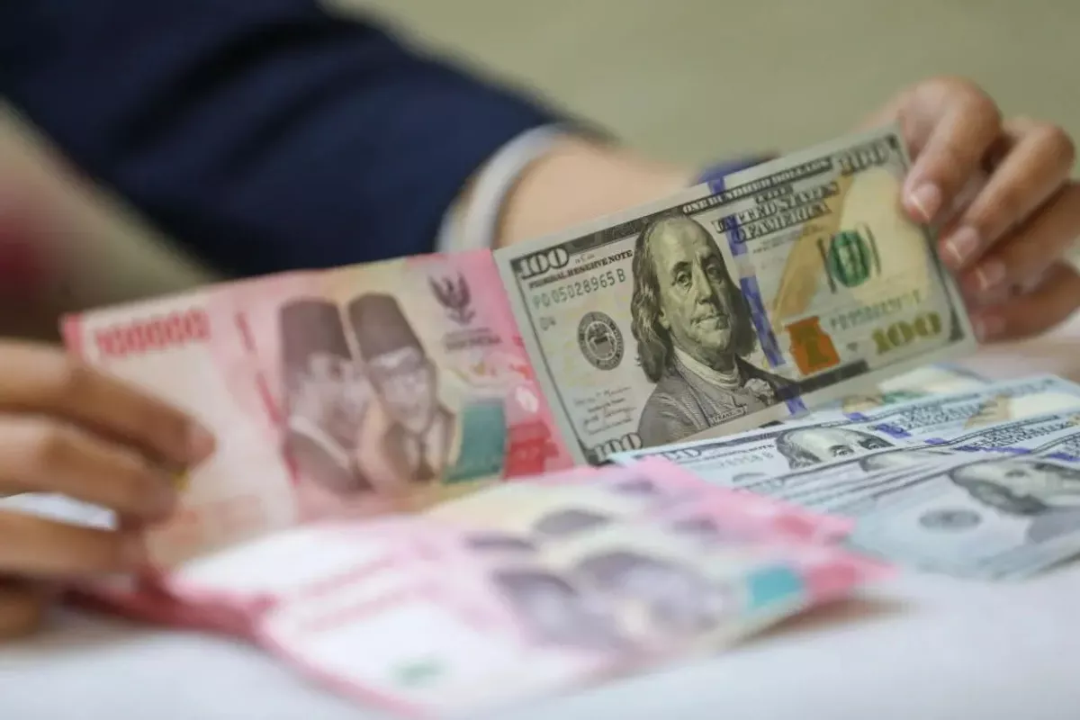 Rupiah Terperosok ke Rp17.500 Per Dolar AS Akibat Tekanan Global