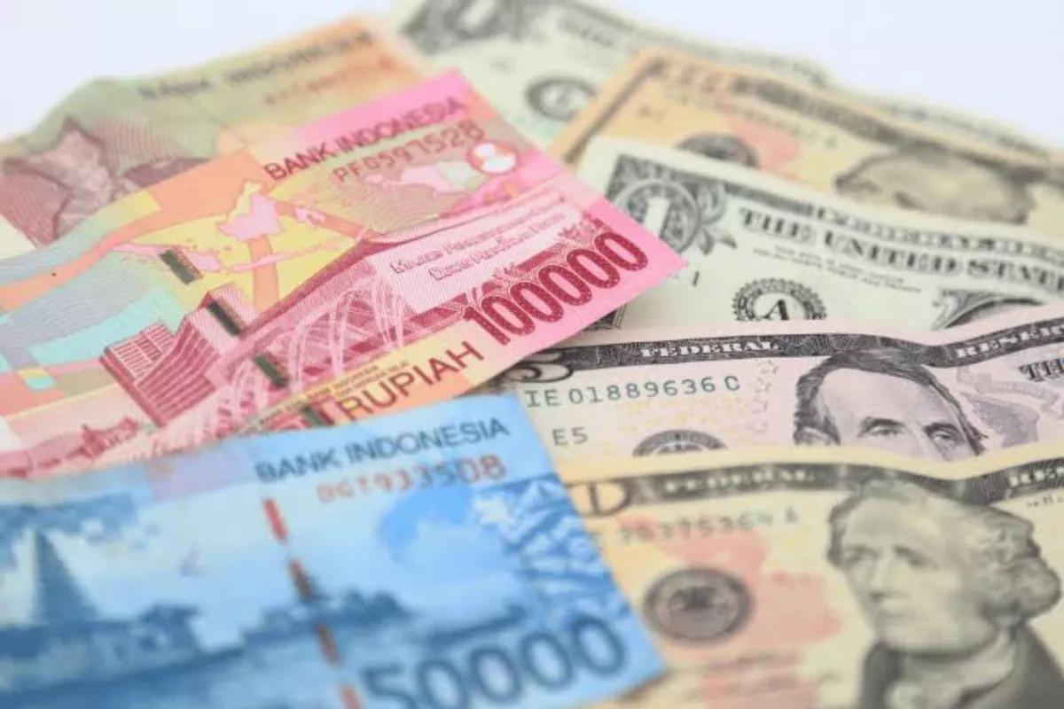 Rupiah Menguat 0,01 Persen ke Rp 17.638 per Dolar AS Selasa Pagi