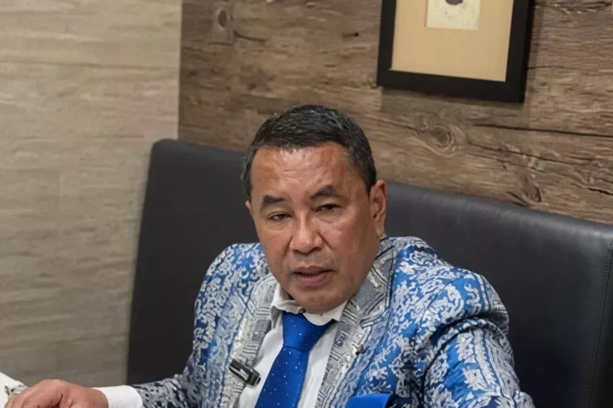 Hotman Paris Beda Sikap Tanggapi Kasus Febrie dan Nadiem Makarim