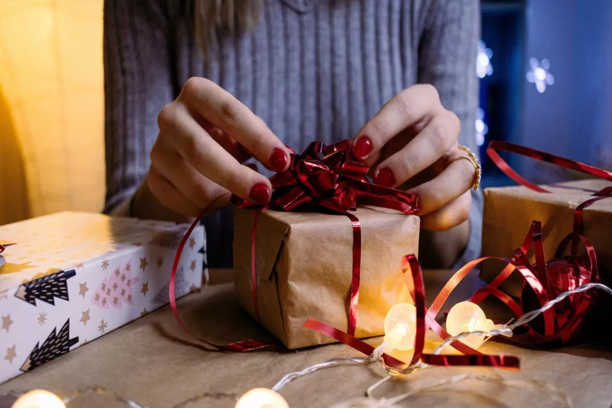 Strategi Cuan Bisnis Gift Box Personalisasi di Era Kreatif