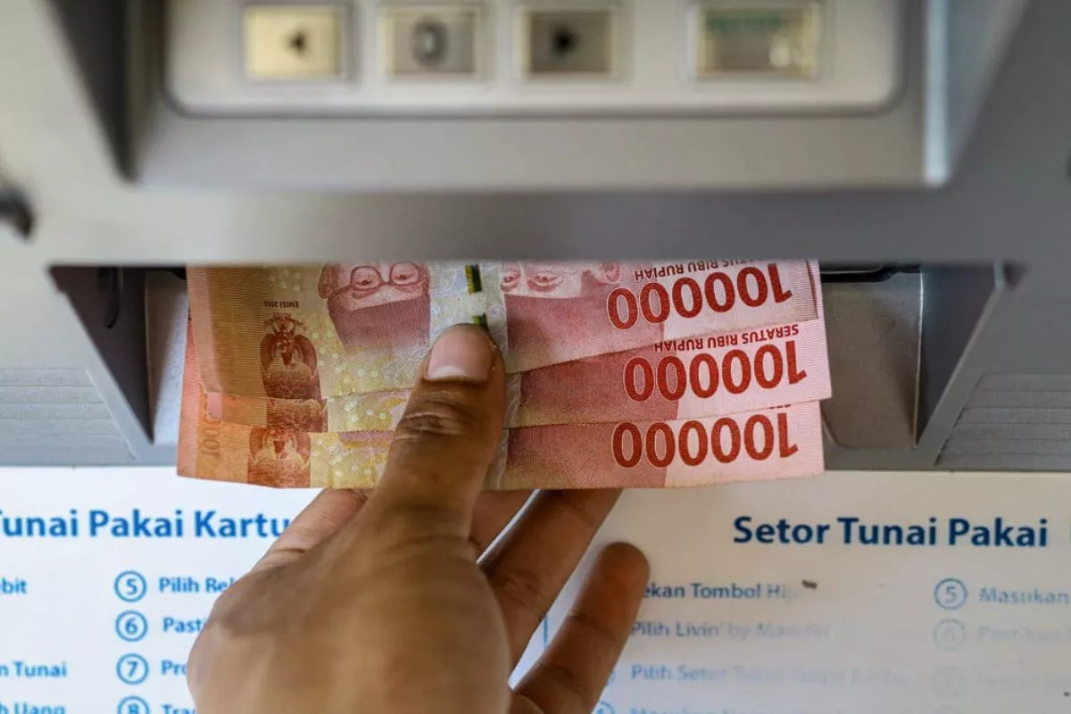 Dibuka Menguat ke Rp17.953, Rupiah Hari Ini Diprediksi Fluktuatif