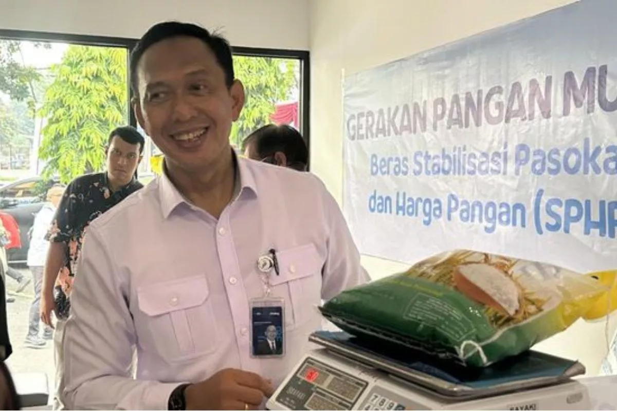 Pastikan Stok Aman, Dirut Bulog Sidak Ritel Modern di Jakarta