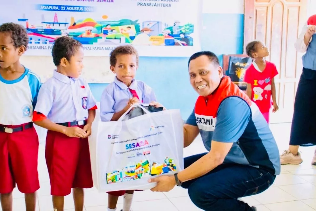 Program Sesama Pertamina Salurkan Perlengkapan Sekolah di Jayapura