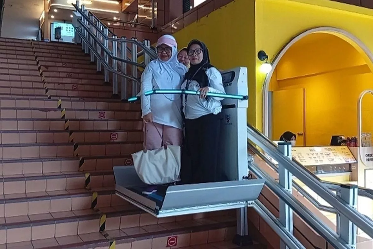 Cara Menggunakan Platform Lift di Stasiun Cikini bagi Penumpang KRL