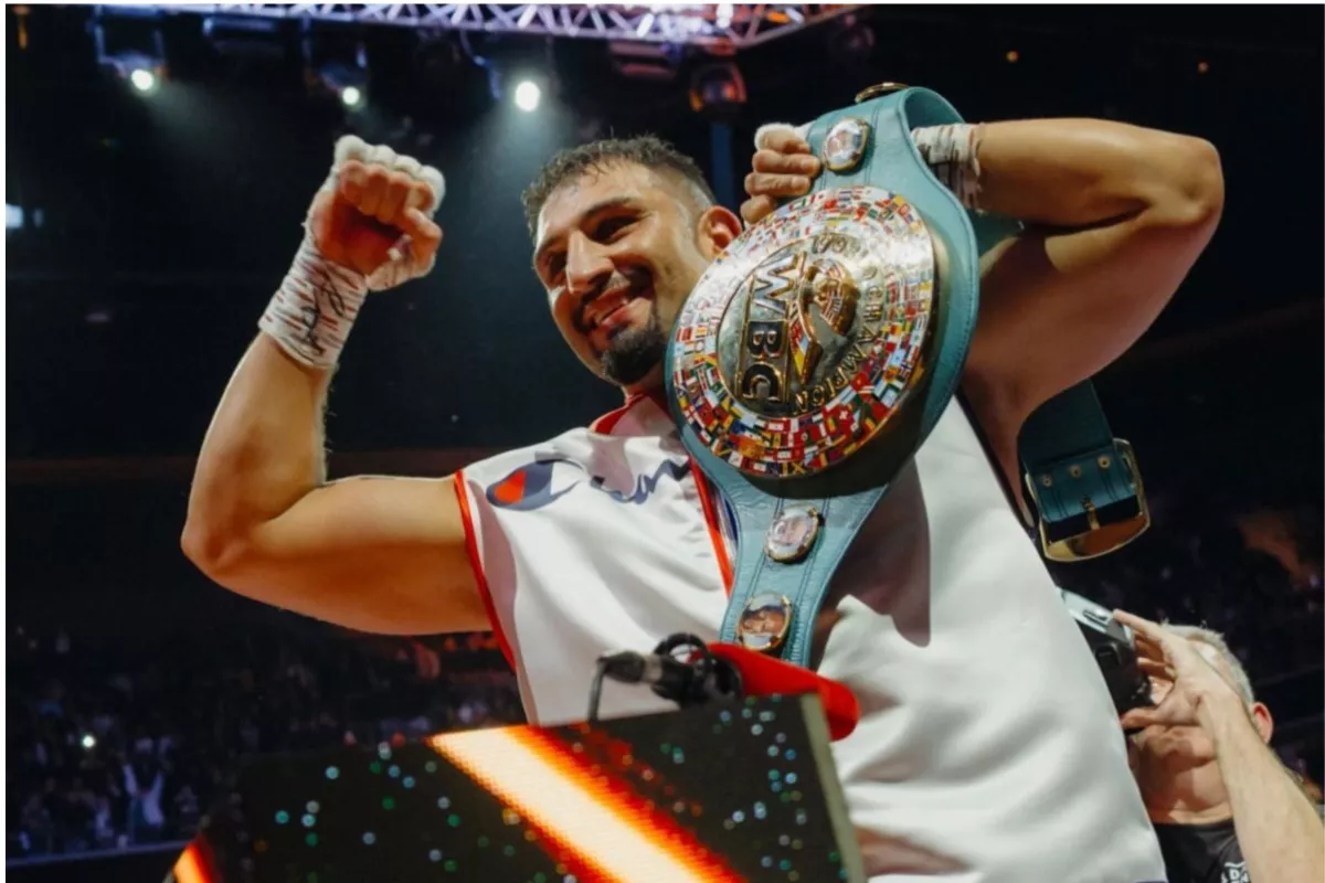 Agit Kabayel Resmi Jadi Juara Baru Kelas Berat WBC