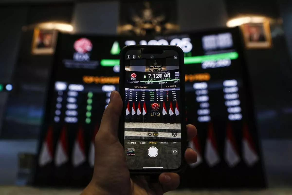 Rupiah Melemah Tekan IHSG, Cek Analisa Saham GGRM hingga ICBP