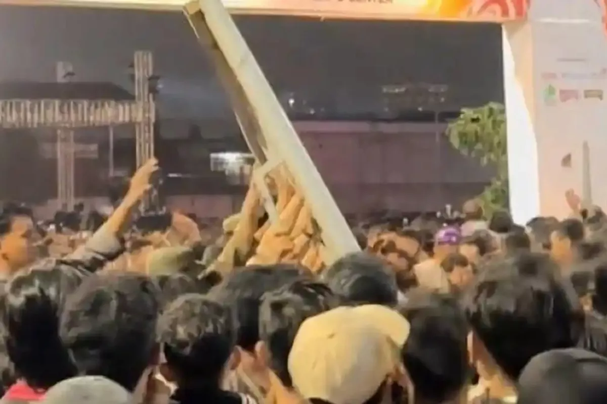 Konser Denny Caknan Ricuh, Aparat TNI dan Damkar Alami Patah Tulang Serius