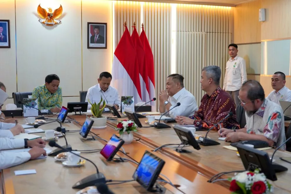 Plt Gubri SF Hariyanto Bahas Isu Strategis Riau Bersama Menhut