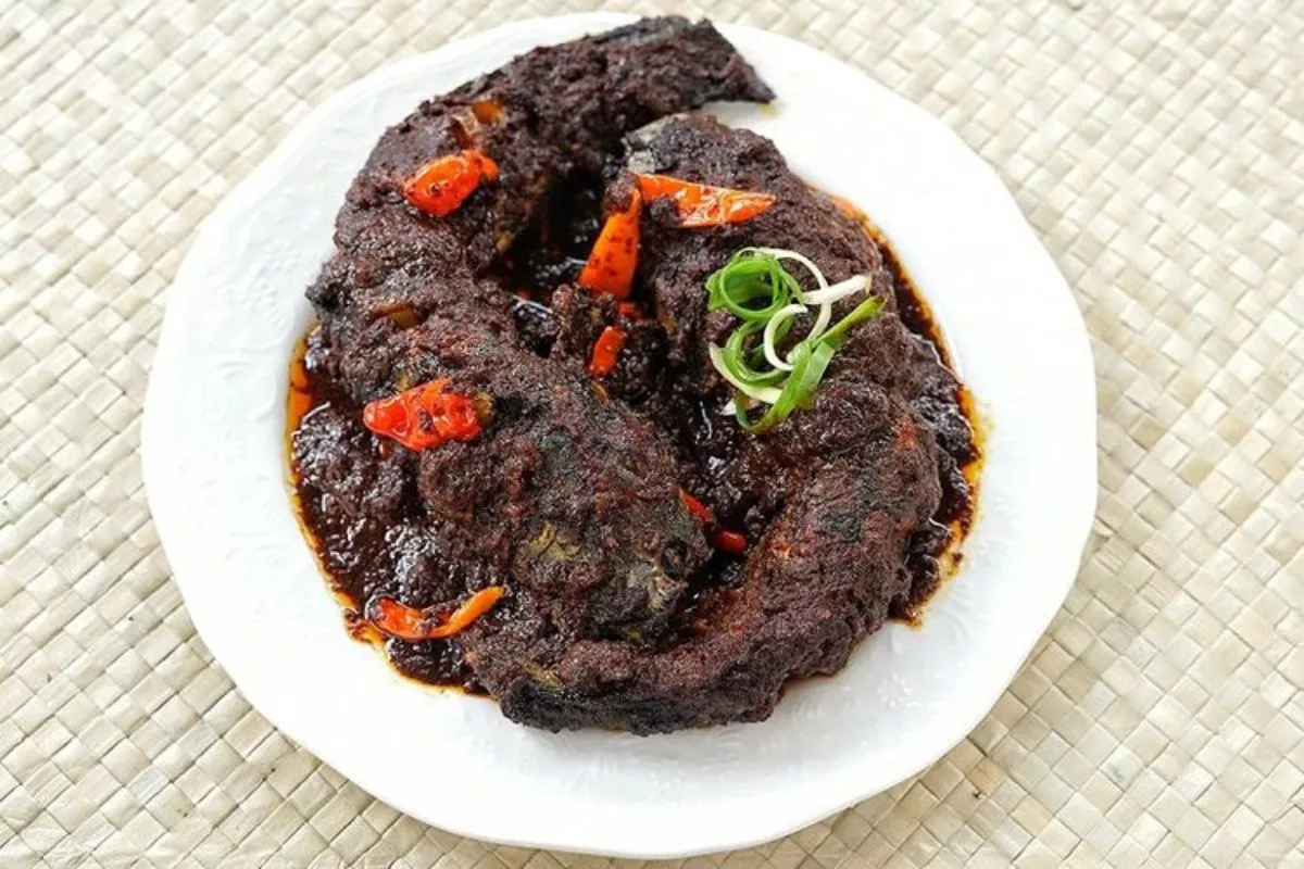 Cara Mudah Bikin Gabus Pucung Kuah Hitam Khas Betawi