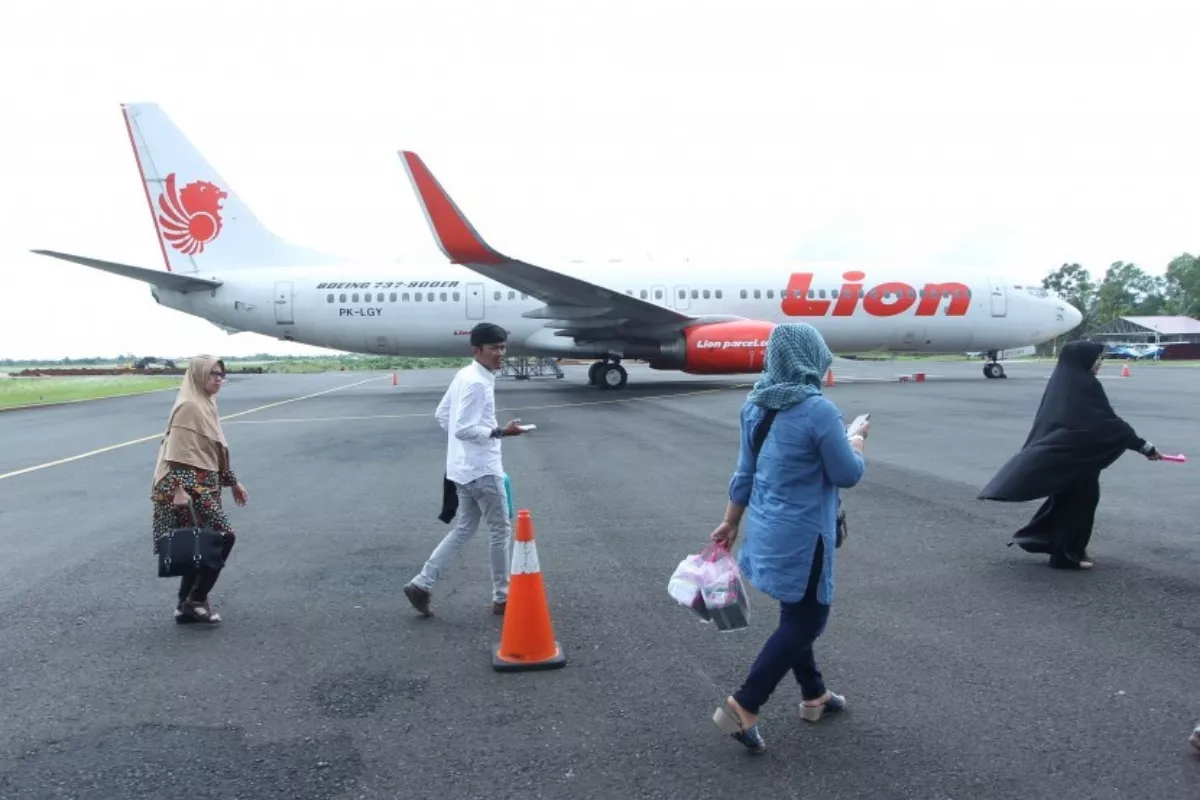 Aktivitas Transportasi Udara dan Laut Menurun Selama Mei 2026