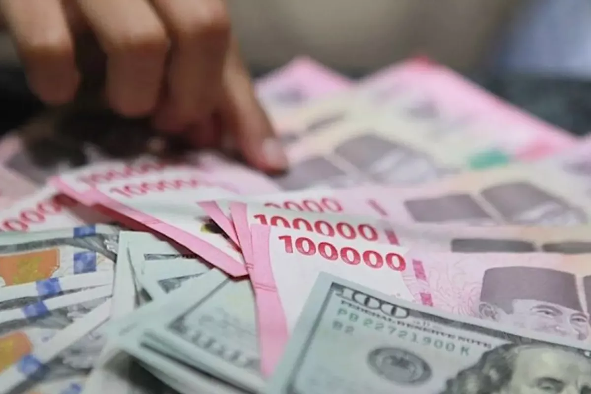 Rupiah Berpotensi Menguat Terbatas Hari Ini ke Rp17.650 per Dolar AS