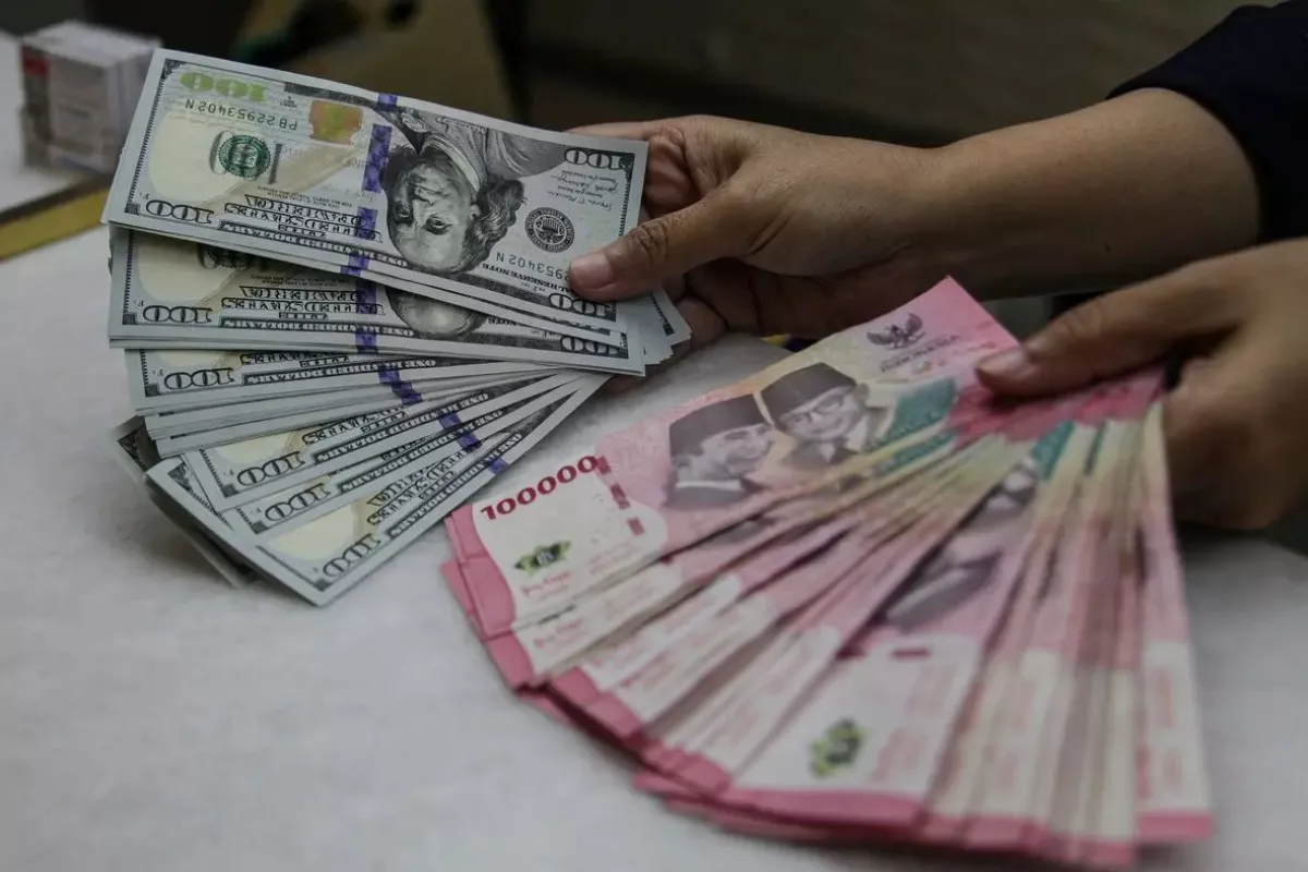 Rupiah Bergerak Defensif di Tengah Memanasnya Konflik AS dan Iran