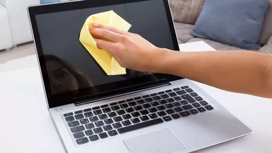 Cara Membersihkan Laptop yang Benar Agar Performa Tetap Stabil