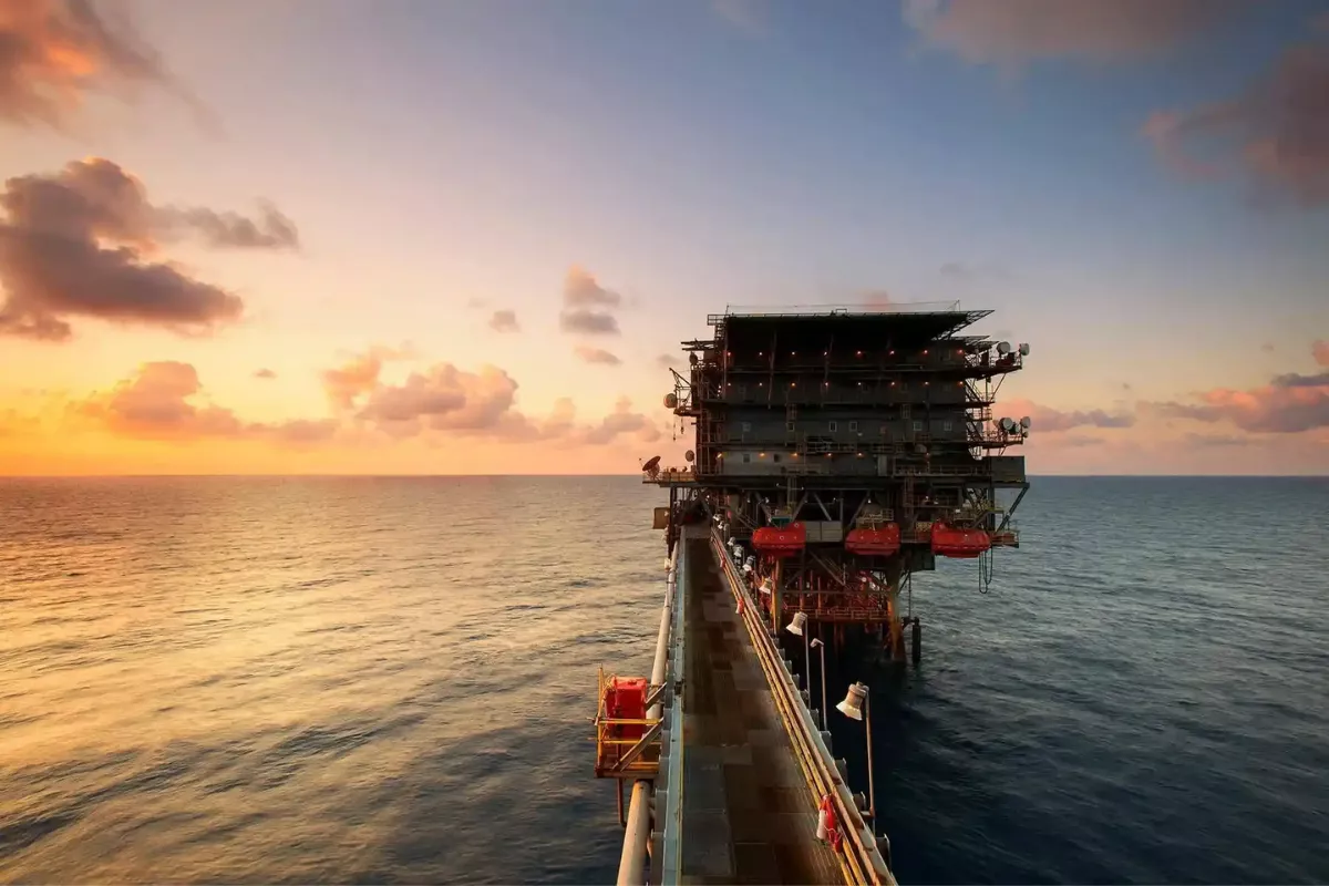 Harga Minyak Brent dan WTI Tumbang ke Level Terendah 3 Bulan