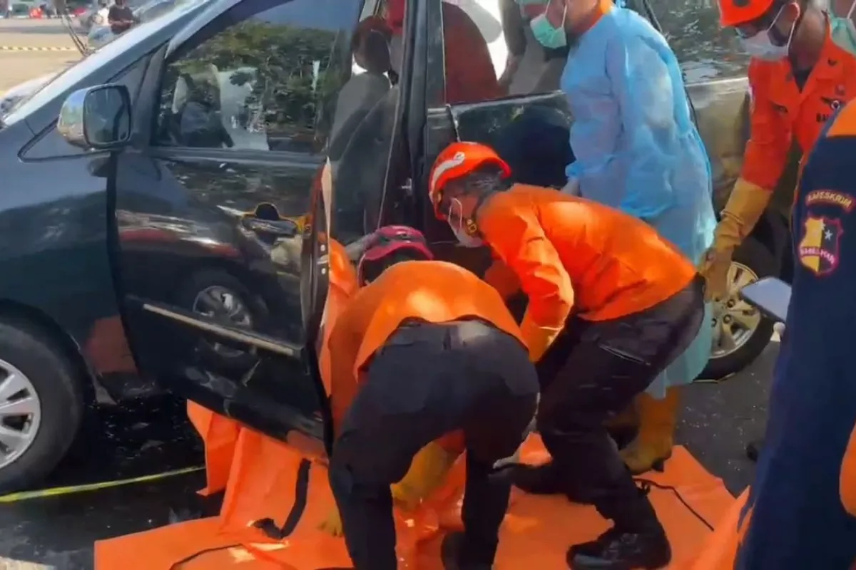 Mobil Pelat Merah Berisi Mayat Wanita 4 Hari Terparkir di Juanda