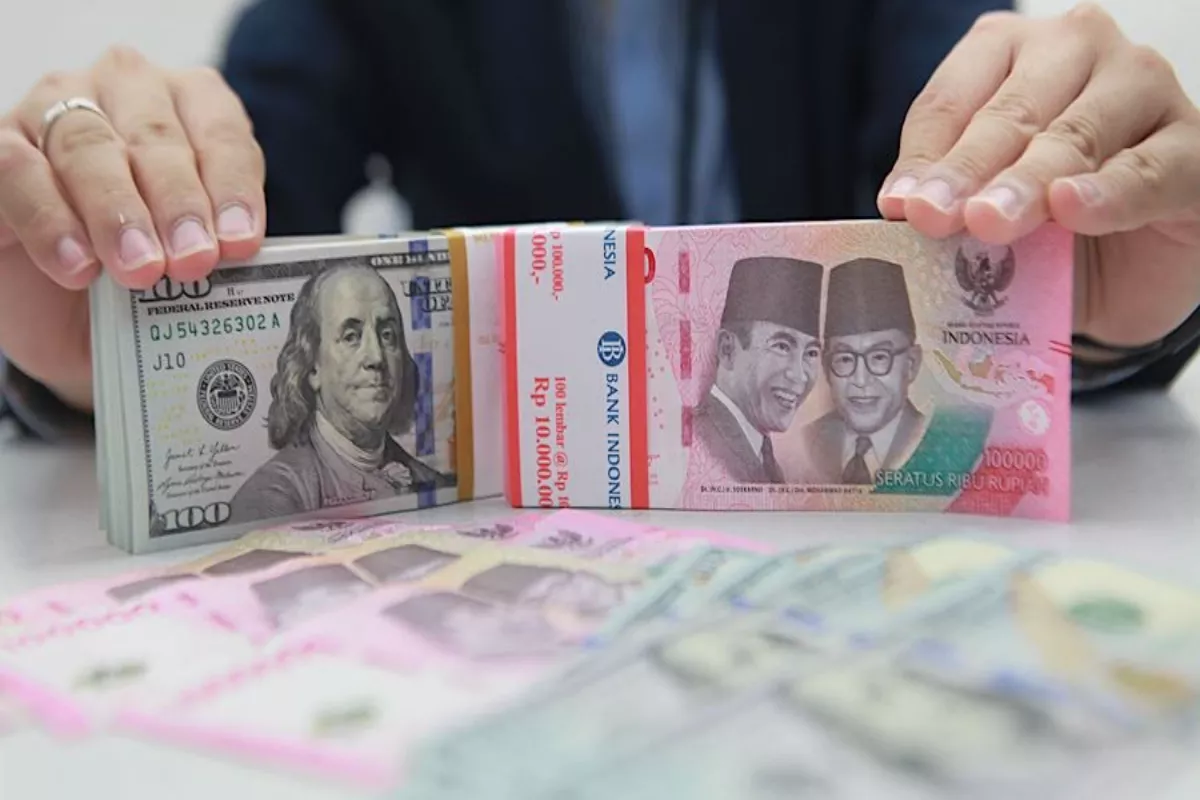 Rupiah Terpuruk di Level Rp18.120, Analis Sebut Tekanan Masih Berlanjut