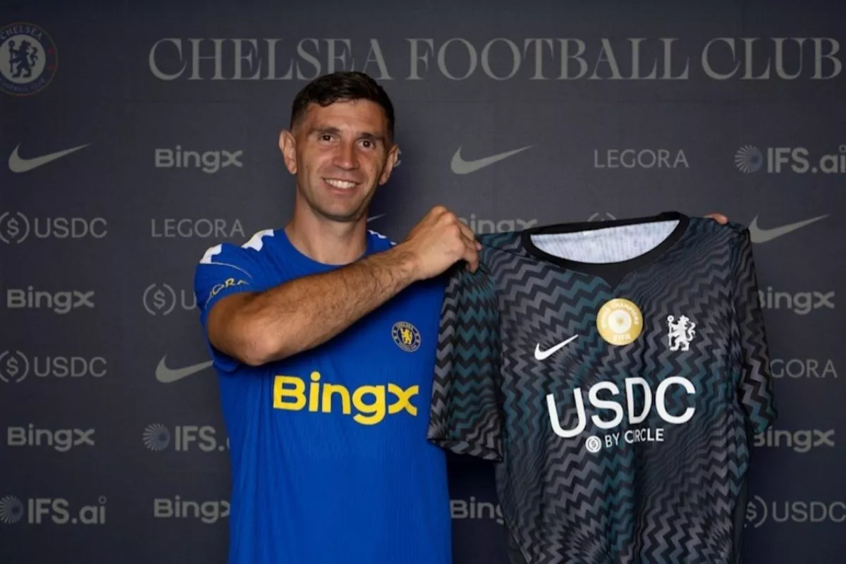 Pakai Nomor Punggung 26 di Chelsea, Emiliano Martinez Dapat Restu Terry