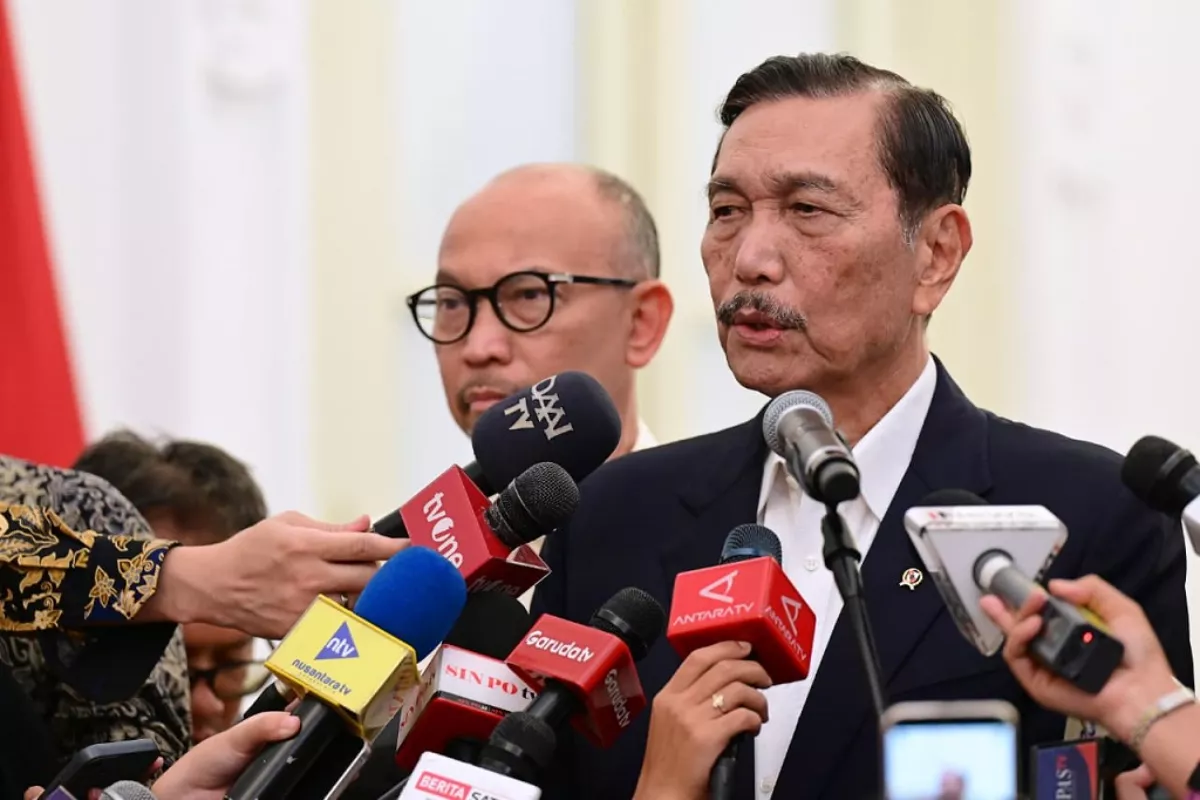 Luhut Ungkap Penyaluran Bansos Tunai Rp5,4 Juta Dibantu AI
