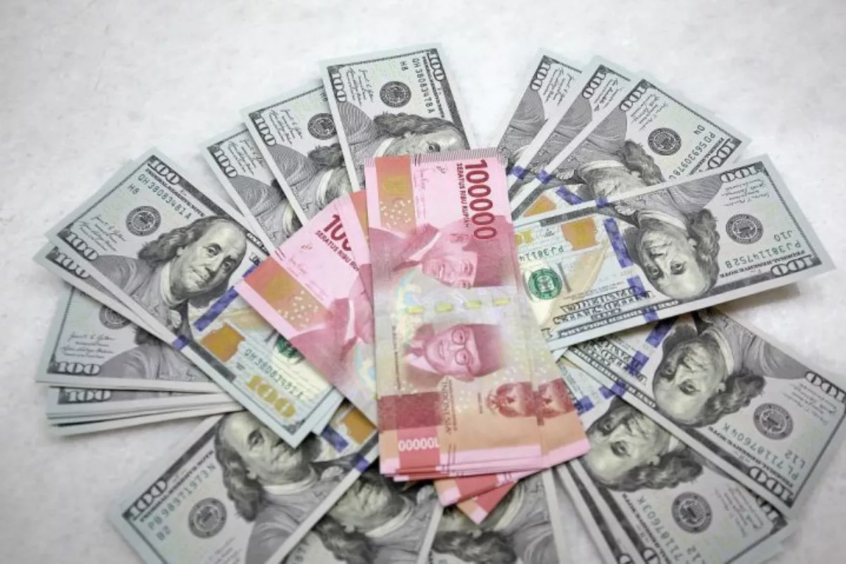 Sentimen Global Membawa Rupiah Melemah ke Rp17.670 per Dolar AS