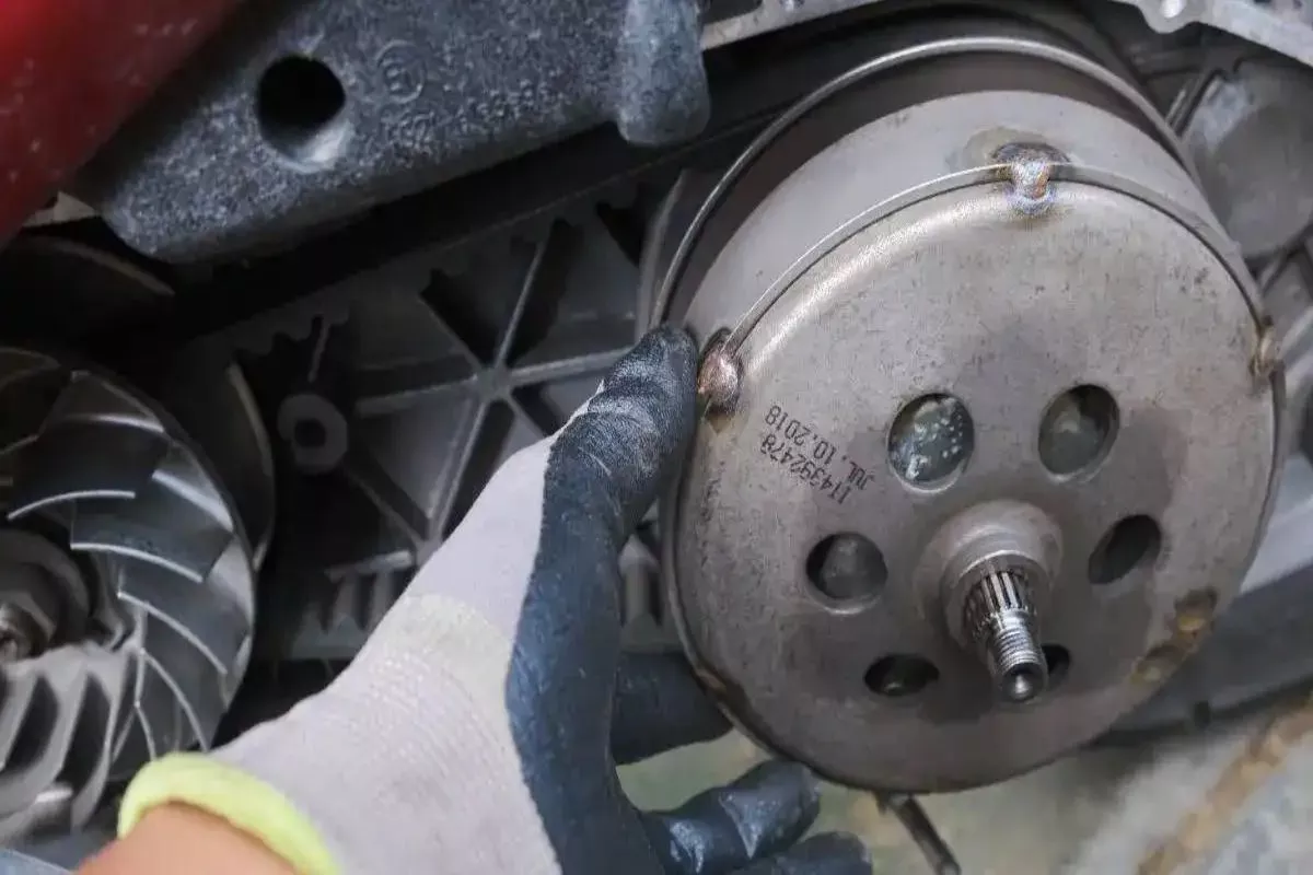 Penyebab Motor Matic Gredek saat Tarikan Awal dan Solusi