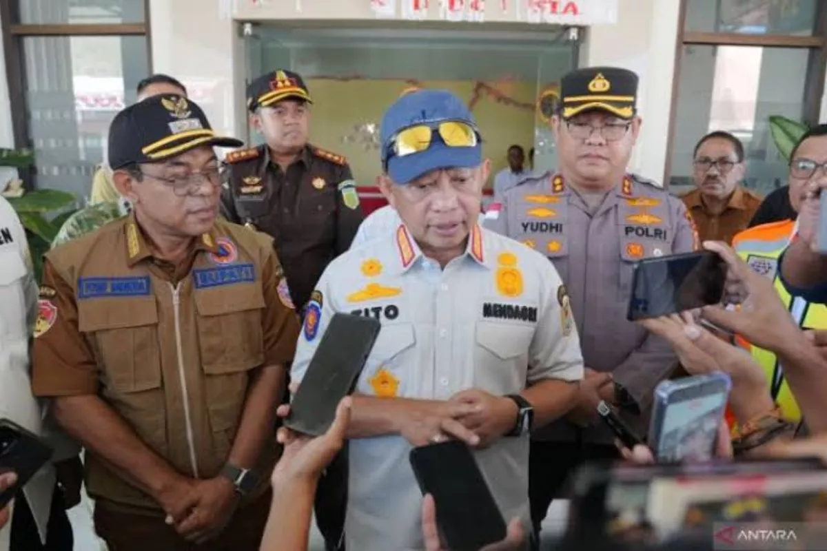 Mendagri Cek Layanan Pelabuhan Laurentius Say Maumere Pascagempa