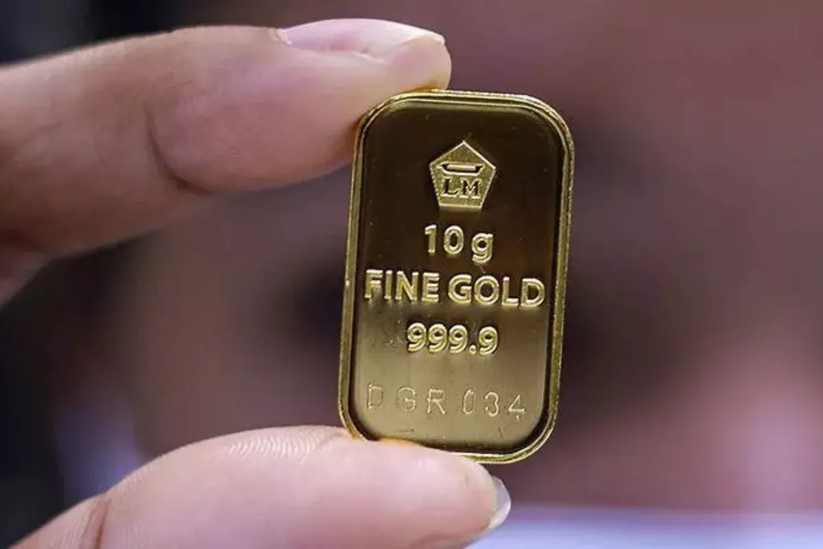 Harga Emas Antam Turun Rp 15.000 per Gram pada Perdagangan Hari Ini