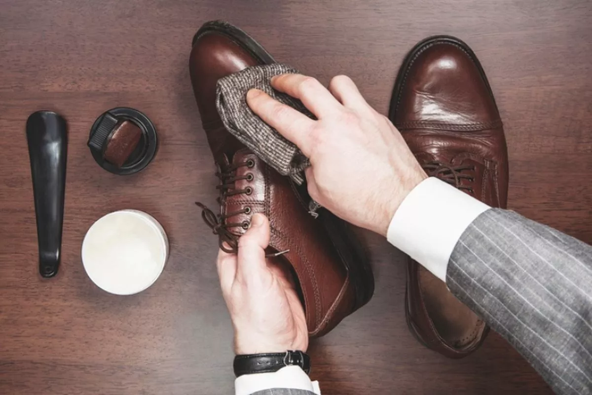 Cara Merawat Sepatu Kulit Asli Agar Tidak Mengelupas