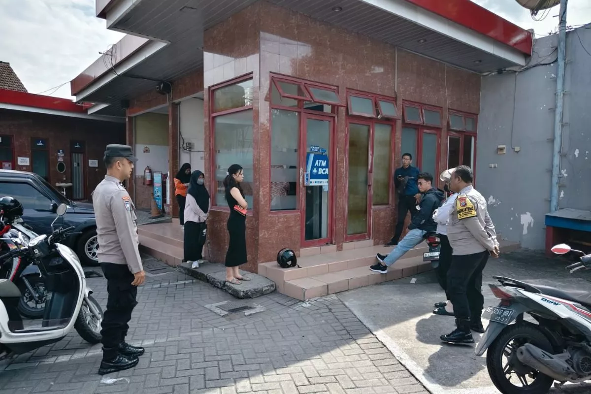 Polsek Sananwetan Patroli Perbankan dan Imbau Waspada Penipuan Online
