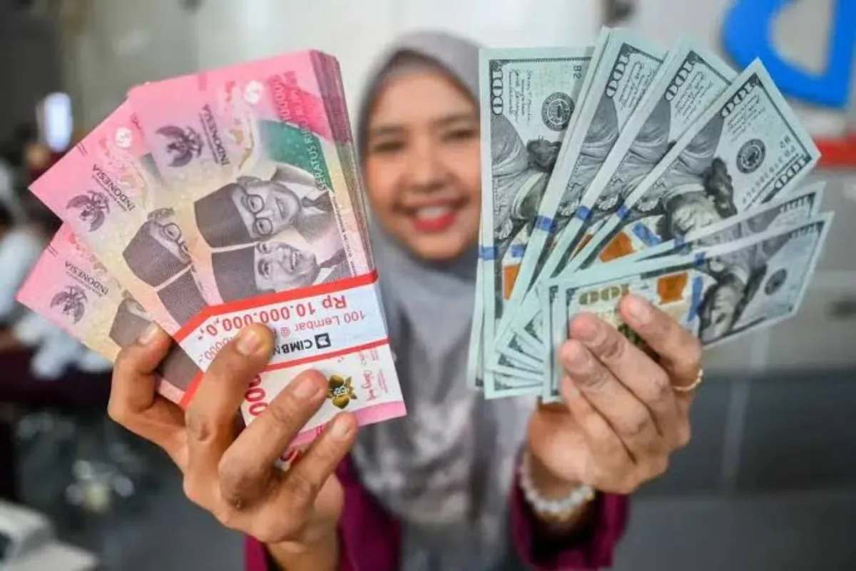 Nilai Tukar Rupiah Terperosok ke Level Rp17.861 per Dolar AS Selasa Sore