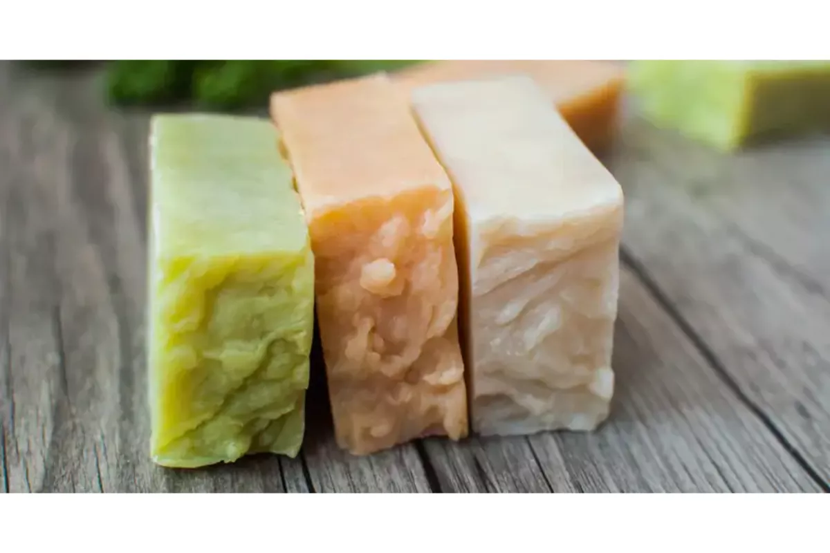 Tips Membuat Sabun Batang Natural Cold Process yang Lembut di Kulit
