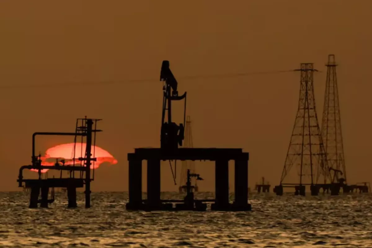 Harga Minyak Brent dan WTI Catat Penurunan Kuartalan Terbesar