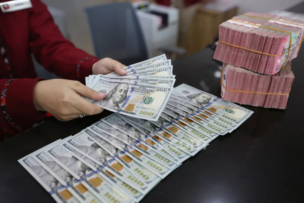 Rupiah Bergerak Menguat 104 Poin Dalam Sepekan Menuju Rp 17.694 USD