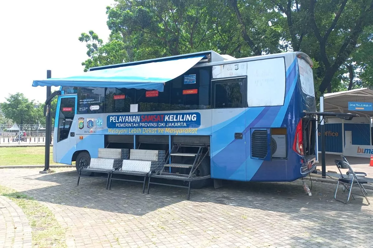 Layanan Samsat Malam Hadir Membantu Pembayaran Pajak Kendaraan Publik.