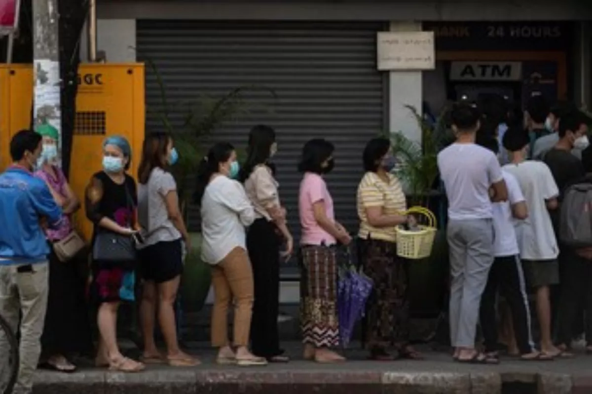 Krisis Uang Tunai Melanda Bank-bank di Rusia Akibat Tekanan Likuiditas