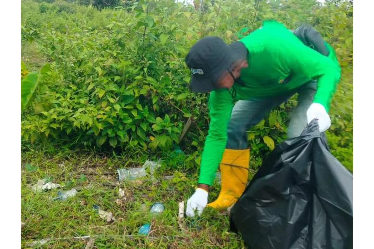 Sampah Liar Berserakan di Alpen Meulaboh Ganggu Kenyamanan Publik