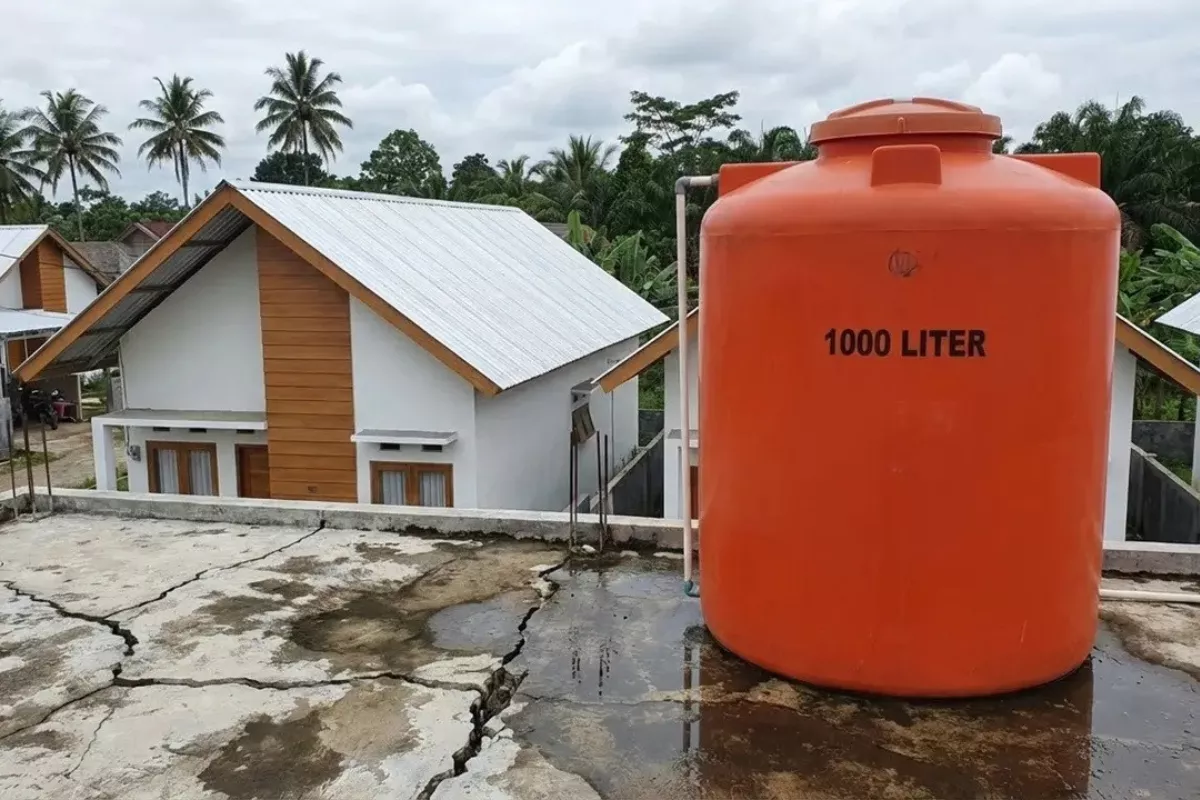 7 Cara Mudah Mencegah Toren Air Berlumut agar Air Tetap Bersih
