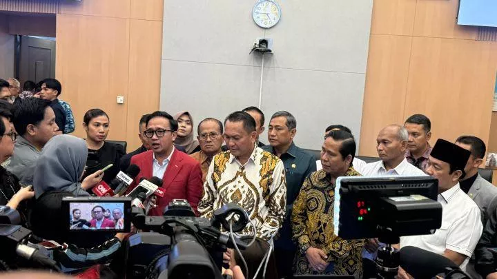 Ketua Komisi 12 Sebut Kenaikan Harga Minyak Dunia Percepat Transisi Energi Nasional 17 April 2026