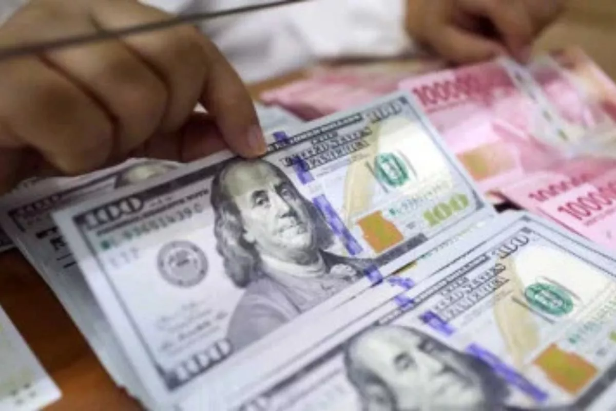 Rupiah Awal Pekan Turun Ke Rp17.972 per Dolar AS