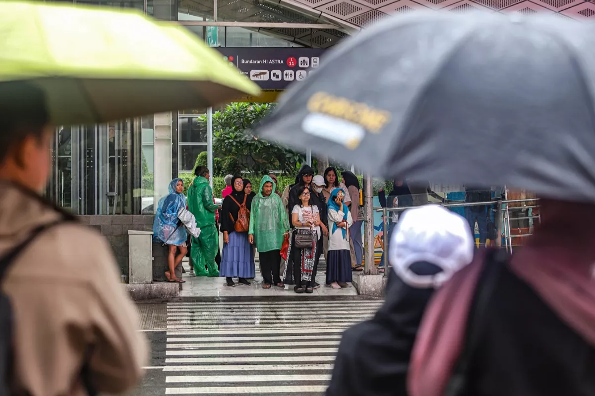 BMKG Waspada Hujan Ringan Hingga Lebat di Mayoritas Kota Besar