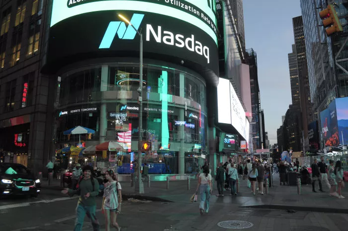 Saham Sektor Teknologi dan Semikonduktor Anjlok, Wall Street Melemah