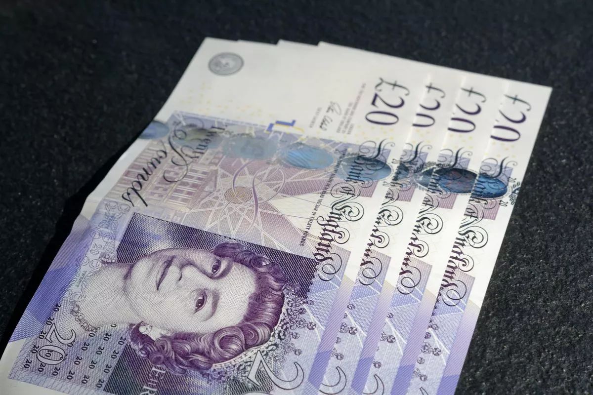 Pound Inggris Bertahan Dekat Level Tertinggi Enam Bulan
