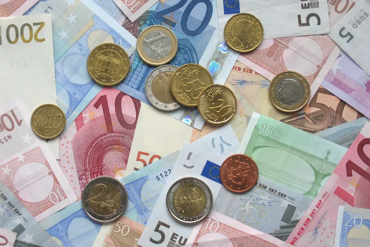 Euro Melemah Terhadap Pound, EUR/GBP Sentuh Level 0,8560