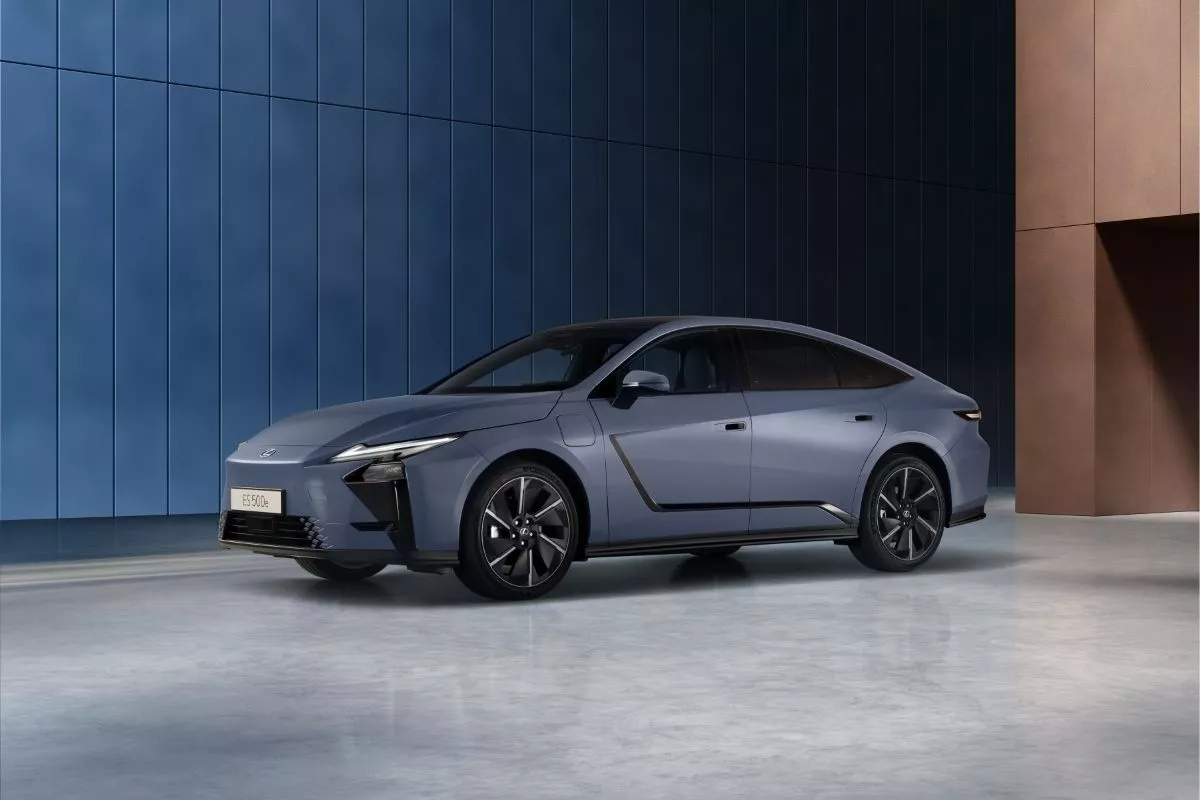 Lexus ES Generasi Terbaru Hadir di GIIAS